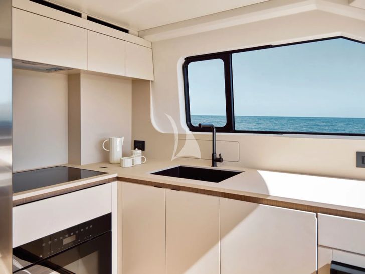 BALANCE Azimut 82 Fly - galley BALANCE Azimut 82 Fly - galley