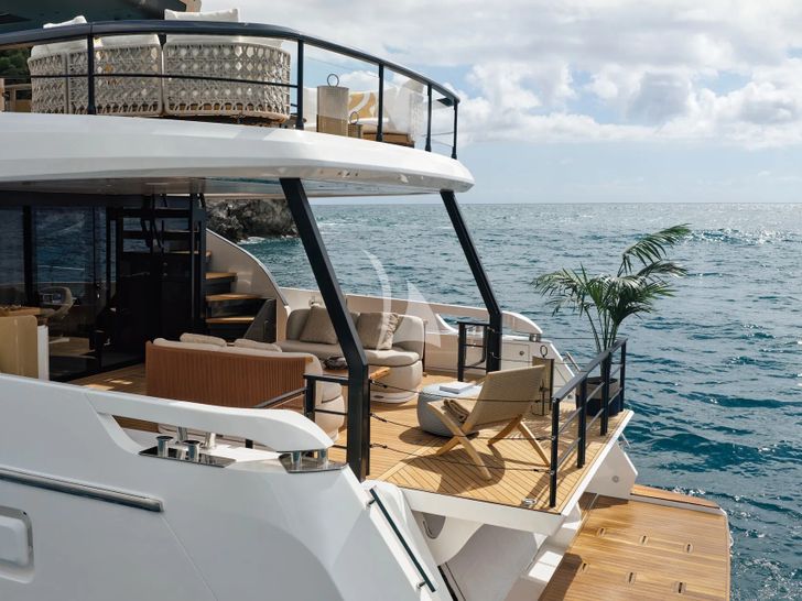BALANCE Azimut 82 Fly - main aft deck BALANCE Azimut 82 Fly - main aft deck