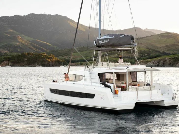 BALI 4.8 - anchored stern view BALI 4.8 - anchored stern view