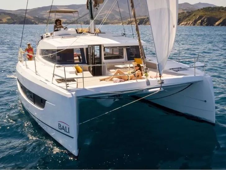 BALI 4.2 bow view BALI 4.2 bow view