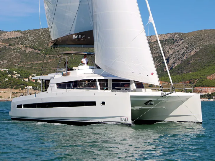 JOZA Bali 5.4 - bow view JOZA Bali 5.4 - bow view
