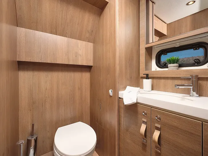 JOZA Bali 5.4 - cabin 2 bathroom JOZA Bali 5.4 - cabin 2 bathroom