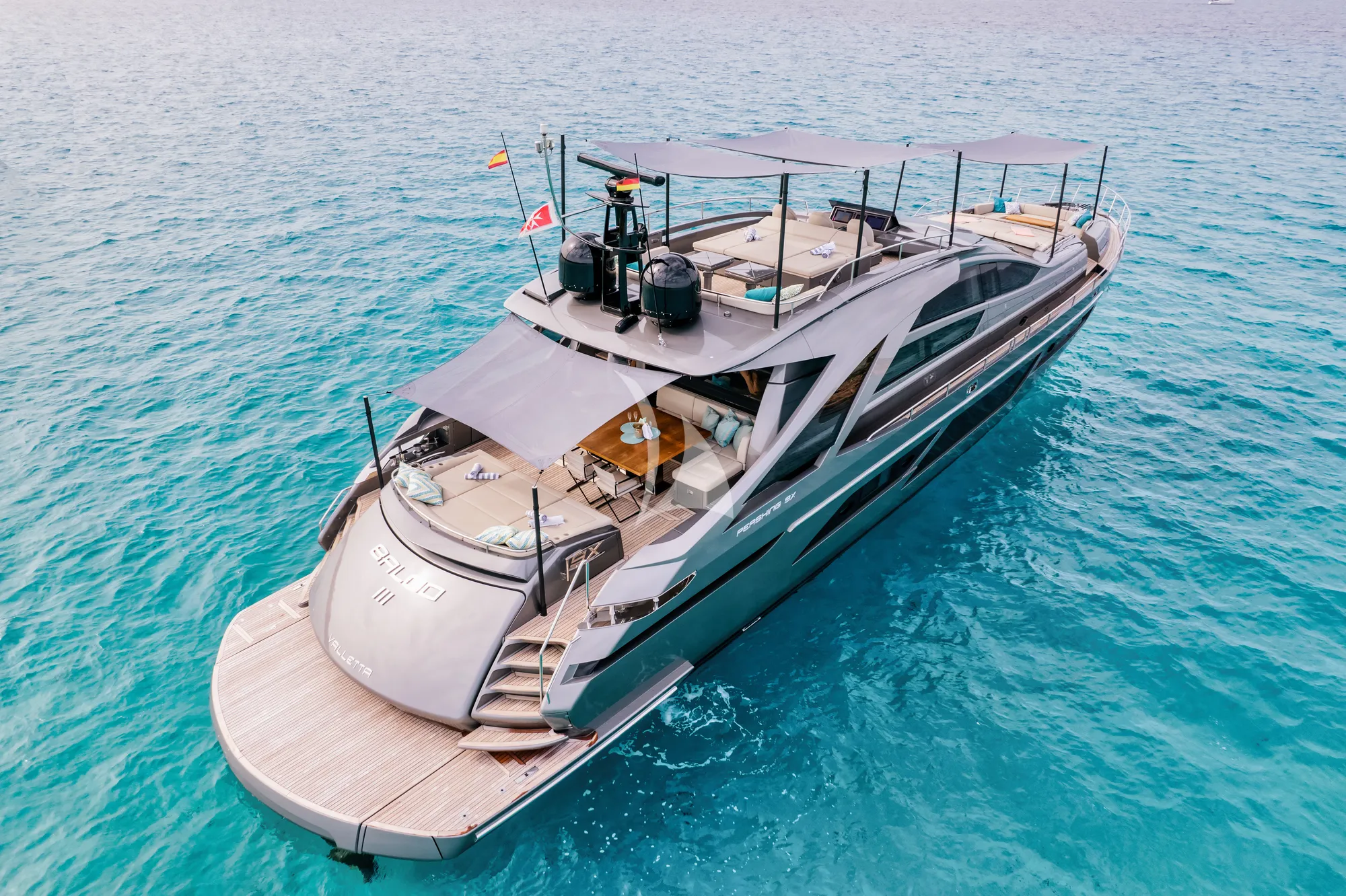 BALOO III Pershing 9X - anchored aft shot