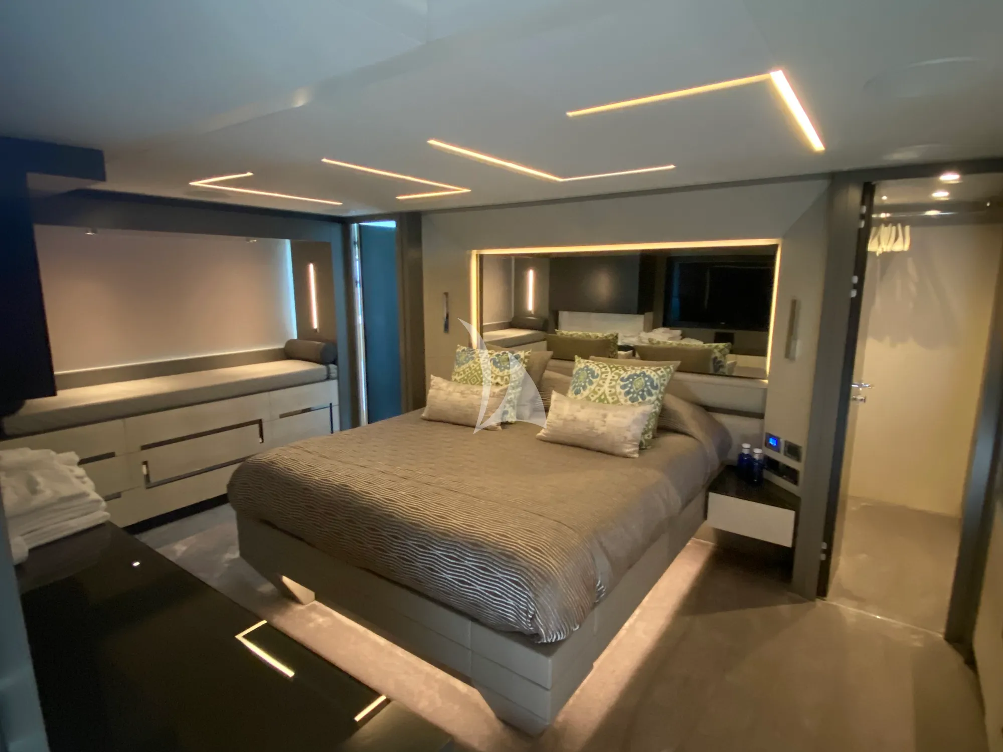 BALOO III Pershing 9X - master cabin