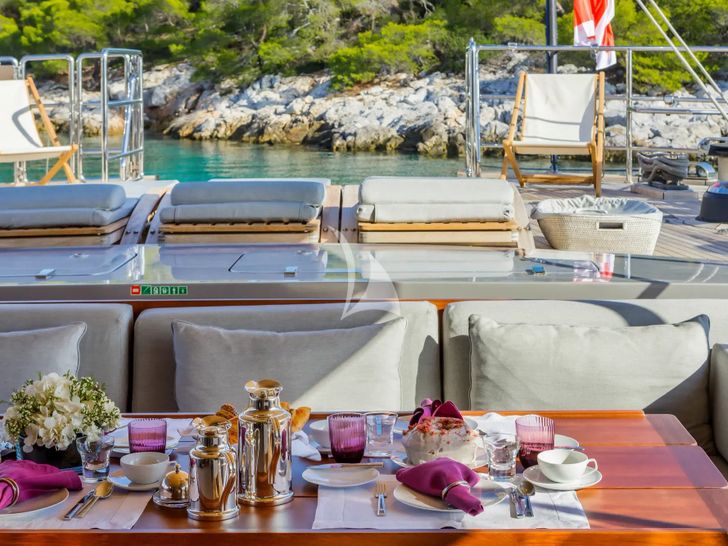 BARACUDA VALETTA Perini Navi Sailing Yacht 50m - alfresco dining set up BARACUDA VALETTA Perini Navi Sailing Yacht 50m - alfresco dining set up