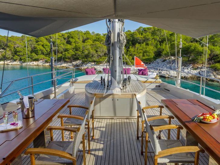 BARACUDA VALETTA Perini Navi Sailing Yacht 50m - flybridge BARACUDA VALETTA Perini Navi Sailing Yacht 50m - flybridge