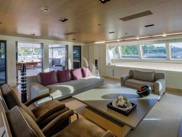 BARACUDA VALETTA Perini Navi Sailing Yacht 50m - saloon seating BARACUDA VALETTA Perini Navi Sailing Yacht 50m - saloon seating