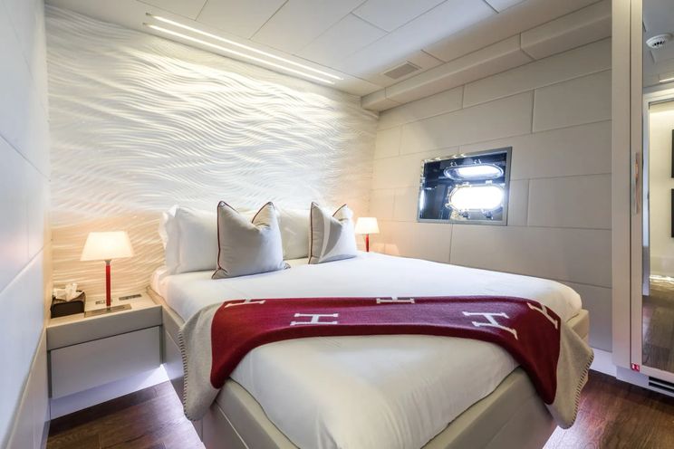 Charter Yacht BEACHOUSE - Mangusta 130 - 4 Cabins - Nassau - Exumas - Bahamas