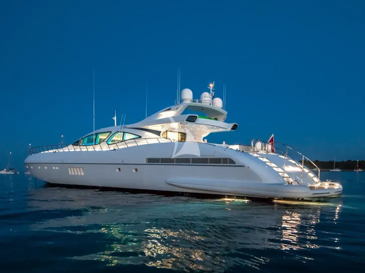 BEACHOUSE Mangusta 130 - at night BEACHOUSE Mangusta 130 - at night