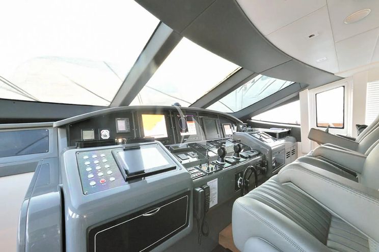 Charter Yacht BEACHOUSE - Mangusta 130 - 4 Cabins - Nassau - Exumas - Bahamas