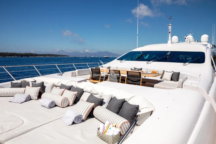 Charter Yacht BEACHOUSE - Mangusta 130 - 4 Cabins - Nassau - Exumas - Bahamas