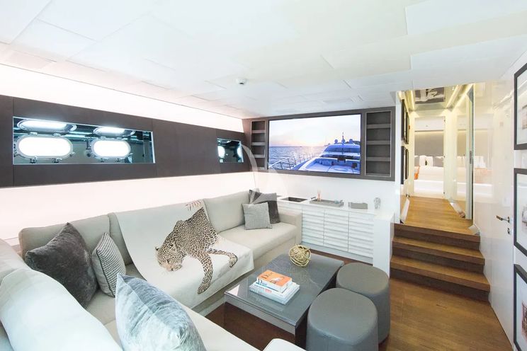 Charter Yacht BEACHOUSE - Mangusta 130 - 4 Cabins - Nassau - Exumas - Bahamas