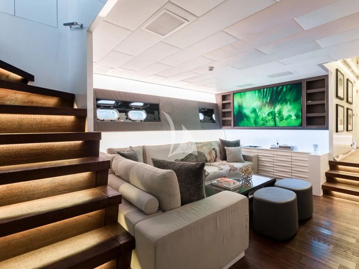 BEACHOUSE Mangusta 130 - lower saloon BEACHOUSE Mangusta 130 - lower saloon