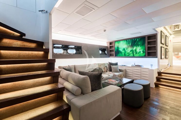 Charter Yacht BEACHOUSE - Mangusta 130 - 4 Cabins - Nassau - Exumas - Bahamas