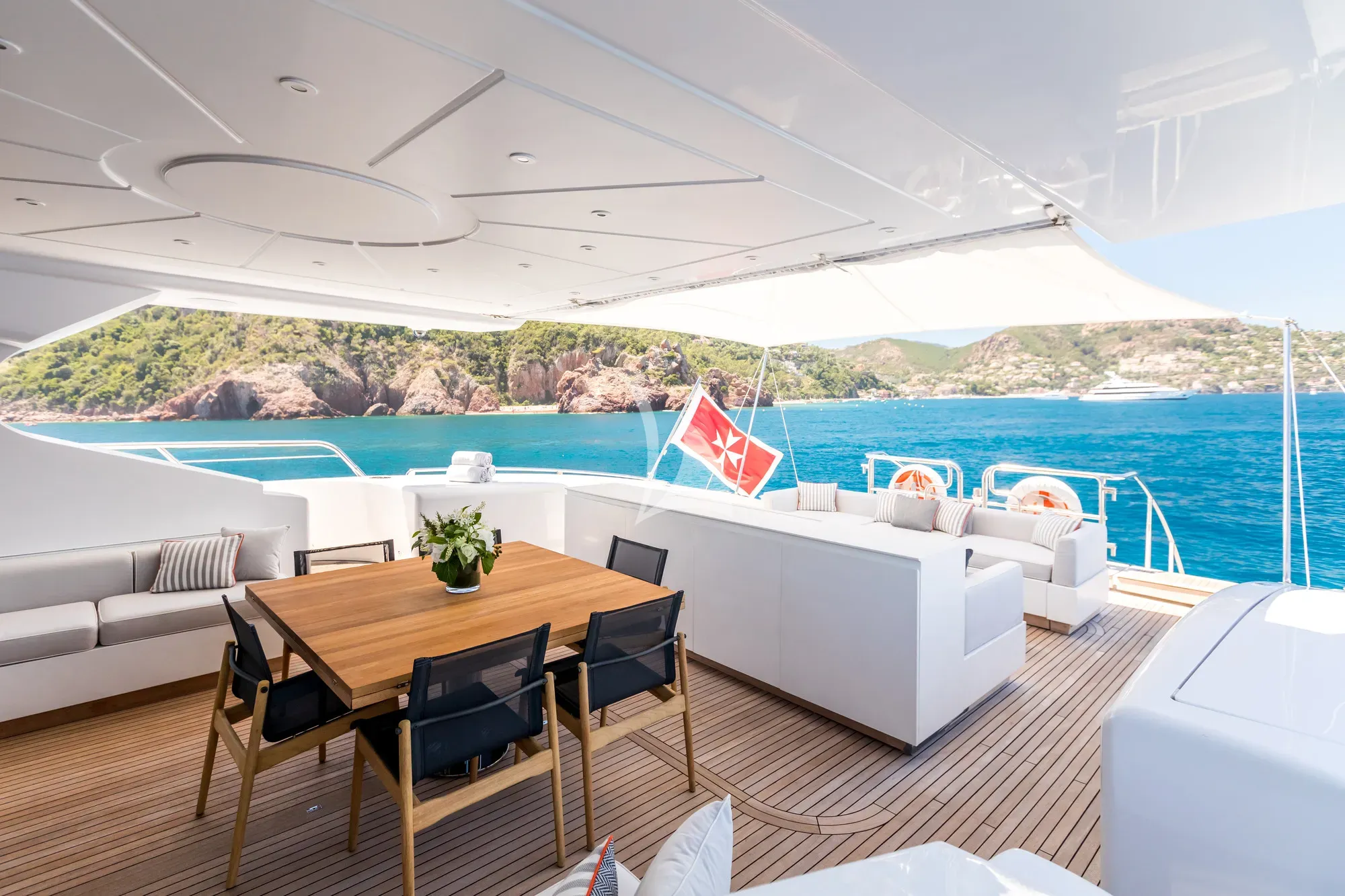 BEACHOUSE Mangusta 130 - main aft deck