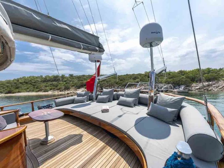BEDIA SULTAN Gulet 35m - cushioned bronzing area BEDIA SULTAN Gulet 35m - cushioned bronzing area