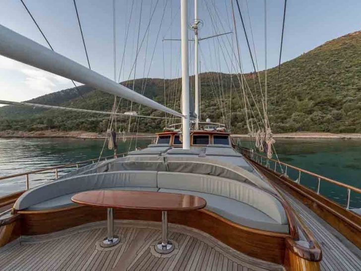 BEDIA SULTAN Gulet 35m - foredeck lounge BEDIA SULTAN Gulet 35m - foredeck lounge