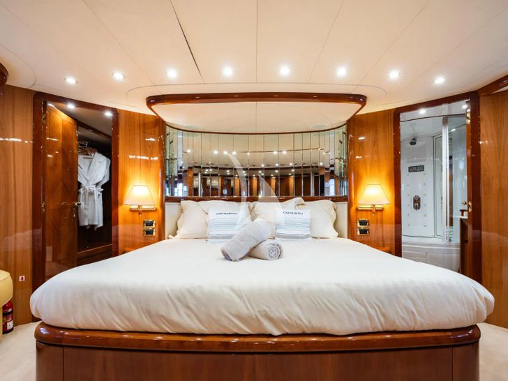 BEIJA FLORE Eurocraft 92 master cabin BEIJA FLORE Eurocraft 92 master cabin