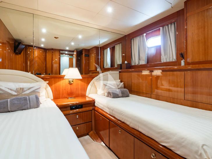 BEIJA FLORE Eurocraft 92 twin cabin 1 BEIJA FLORE Eurocraft 92 twin cabin 1
