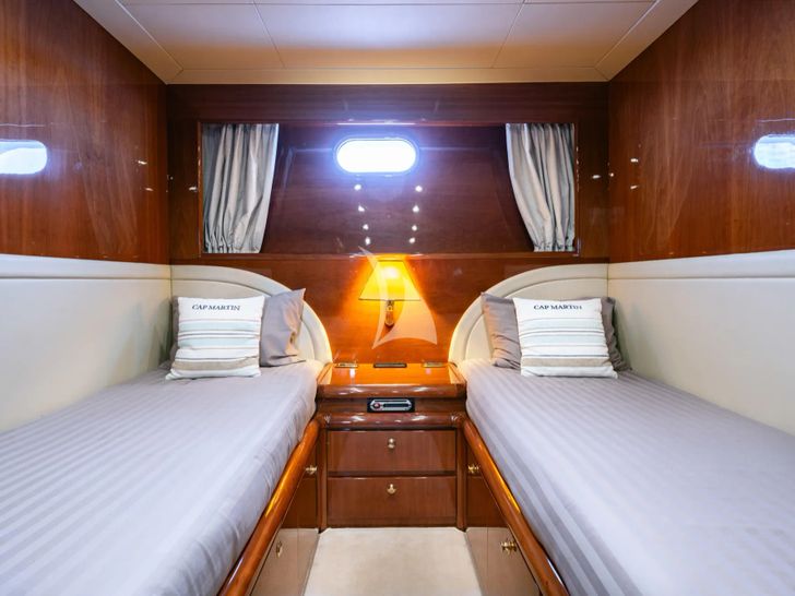 BEIJA FLORE Eurocraft 92 twin cabin 3 BEIJA FLORE Eurocraft 92 twin cabin 3