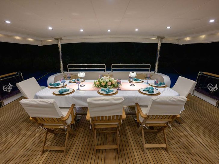 BELGIN SULTAN Custom Sailing Yacht 35m - alfresco dining area BELGIN SULTAN Custom Sailing Yacht 35m - alfresco dining area