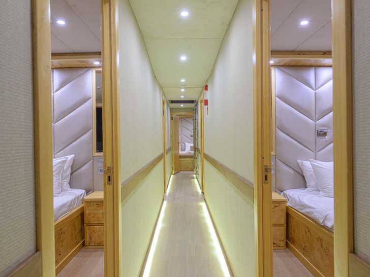 BELGIN SULTAN Custom Sailing Yacht 35m - cabin hallway BELGIN SULTAN Custom Sailing Yacht 35m - cabin hallway