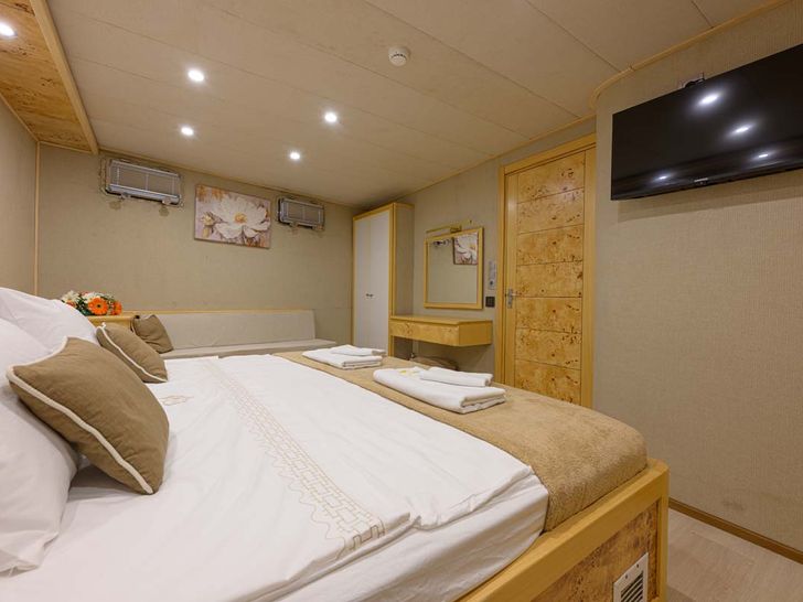 BELGIN SULTAN Custom Sailing Yacht 35m - master cabin bed and TV BELGIN SULTAN Custom Sailing Yacht 35m - master cabin bed and TV