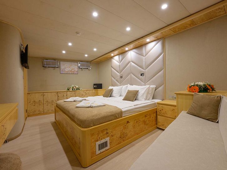 BELGIN SULTAN Custom Sailing Yacht 35m - master cabin BELGIN SULTAN Custom Sailing Yacht 35m - master cabin