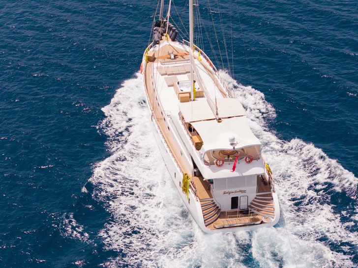 BELGIN SULTAN Custom Sailing Yacht 35m - cruising aft view BELGIN SULTAN Custom Sailing Yacht 35m - cruising aft view