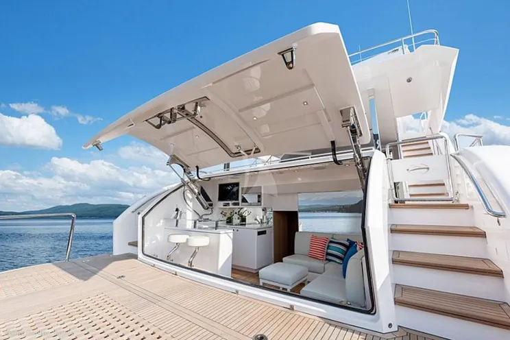 Charter Yacht BELLA TU - Horizon 90 - 5 Cabins - Nassau - Staniel Cay - Exumas