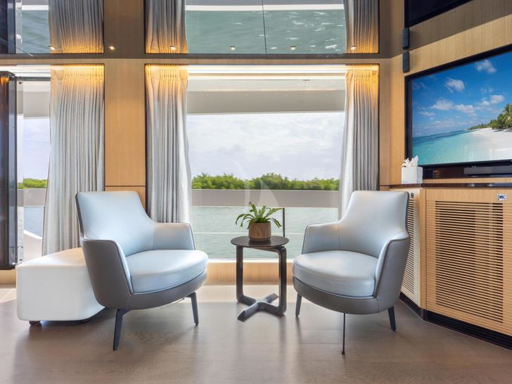 BELLA TU Horizon 90 Main Salon Seating Area BELLA TU Horizon 90 Main Salon Seating Area