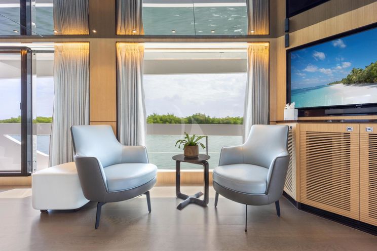 Charter Yacht BELLA TU - Horizon 90 - 5 Cabins - Nassau - Staniel Cay - Exumas