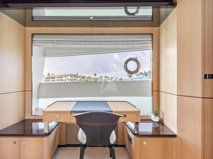 BELLA TU Horizon 90 Owners Office BELLA TU Horizon 90 Owners Office