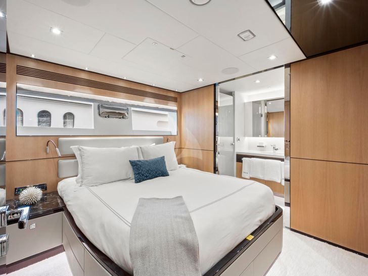 BELLA TU Horizon 90 VIP Stateroom BELLA TU Horizon 90 VIP Stateroom