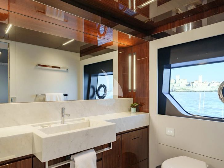 BELLA DONNA Riva Dolcevita 110 - VIP cabin 1 bathroom BELLA DONNA Riva Dolcevita 110 - VIP cabin 1 bathroom