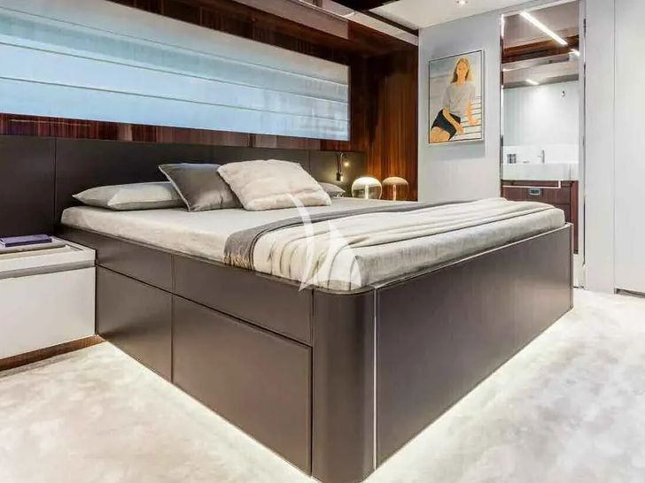 BELLA DONNA Riva Dolcevita 110 - VIP cabin 1 BELLA DONNA Riva Dolcevita 110 - VIP cabin 1