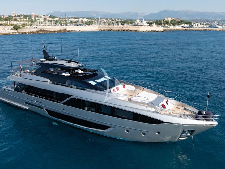 BELLA DONNA Riva Dolcevita 110 - anchored BELLA DONNA Riva Dolcevita 110 - anchored