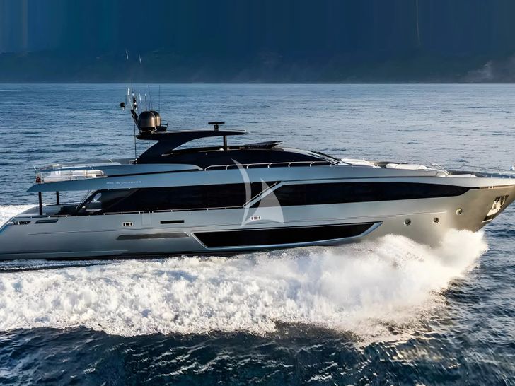 BELLA DONNA Riva Dolcevita 110 - cruising side profile BELLA DONNA Riva Dolcevita 110 - cruising side profile