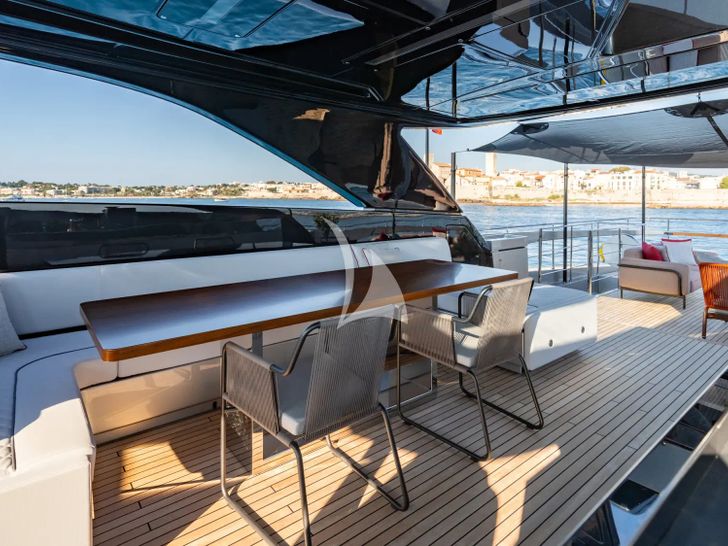 BELLA DONNA Riva Dolcevita 110 - flybridge alfresco dining area BELLA DONNA Riva Dolcevita 110 - flybridge alfresco dining area