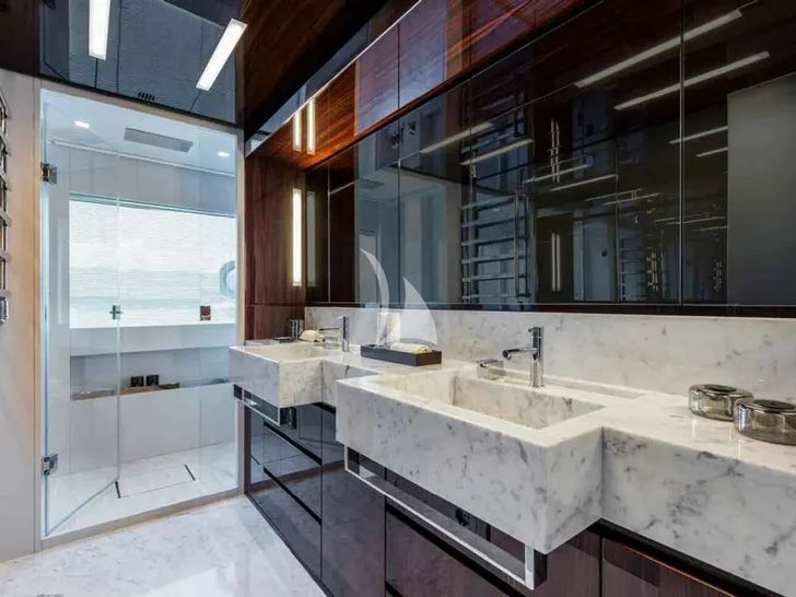 BELLA DONNA Riva Dolcevita 110 - master cabin bathroom BELLA DONNA Riva Dolcevita 110 - master cabin bathroom