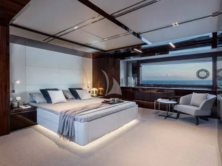 BELLA DONNA Riva Dolcevita 110 - master cabin BELLA DONNA Riva Dolcevita 110 - master cabin