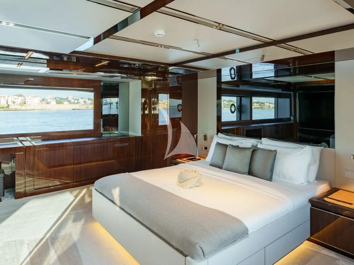 BELLA DONNA Riva Dolcevita 110 - master cabin BELLA DONNA Riva Dolcevita 110 - master cabin