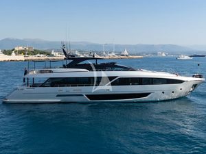 BELLA DONNA - Riva Dolcevita 110 - 5 Cabins - Antibes - Cannes - St Tropez - French Riviera BELLA DONNA - Riva Dolcevita 110 - 5 Cabins - Antibes - Cannes - St Tropez - French Riviera