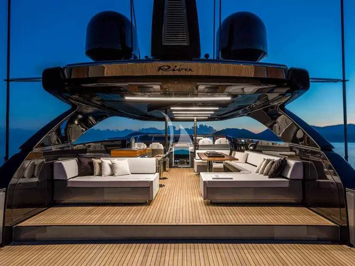 BELLA DONNA Riva Dolcevita 110 - sundeck BELLA DONNA Riva Dolcevita 110 - sundeck
