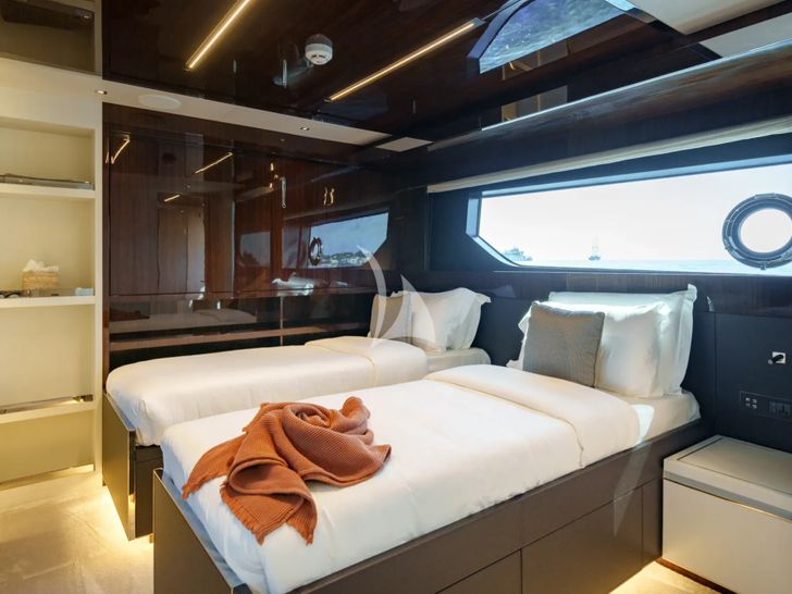 BELLA DONNA Riva Dolcevita 110 - twin cabin BELLA DONNA Riva Dolcevita 110 - twin cabin
