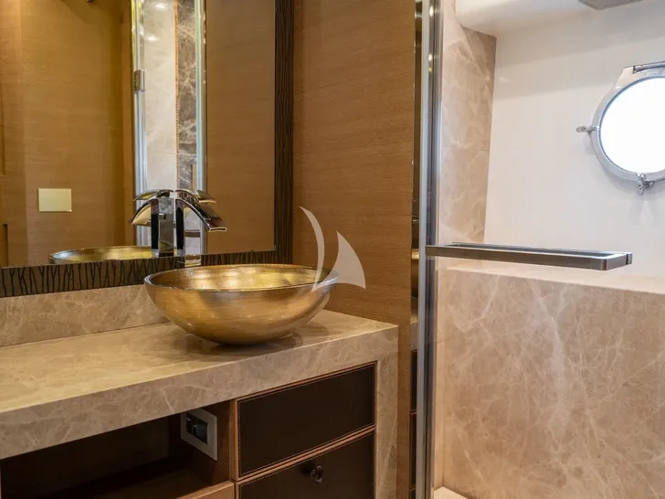 BELLA LUNA Monte Carlo 26m - VIP cabin bathroom BELLA LUNA Monte Carlo 26m - VIP cabin bathroom