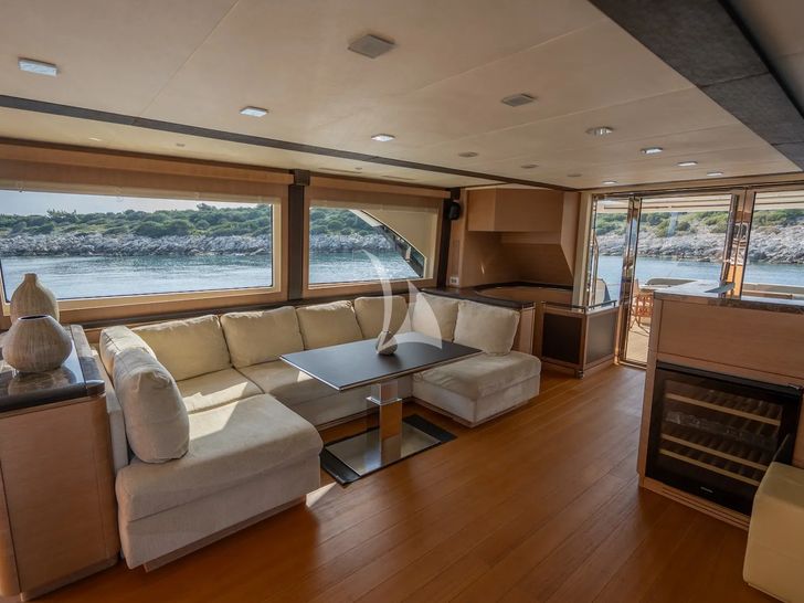 BELLA LUNA Monte Carlo 26m - main saloon lounge BELLA LUNA Monte Carlo 26m - main saloon lounge