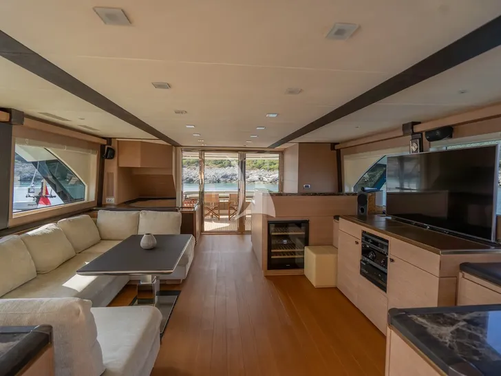 BELLA LUNA Monte Carlo 26m - main saloon BELLA LUNA Monte Carlo 26m - main saloon