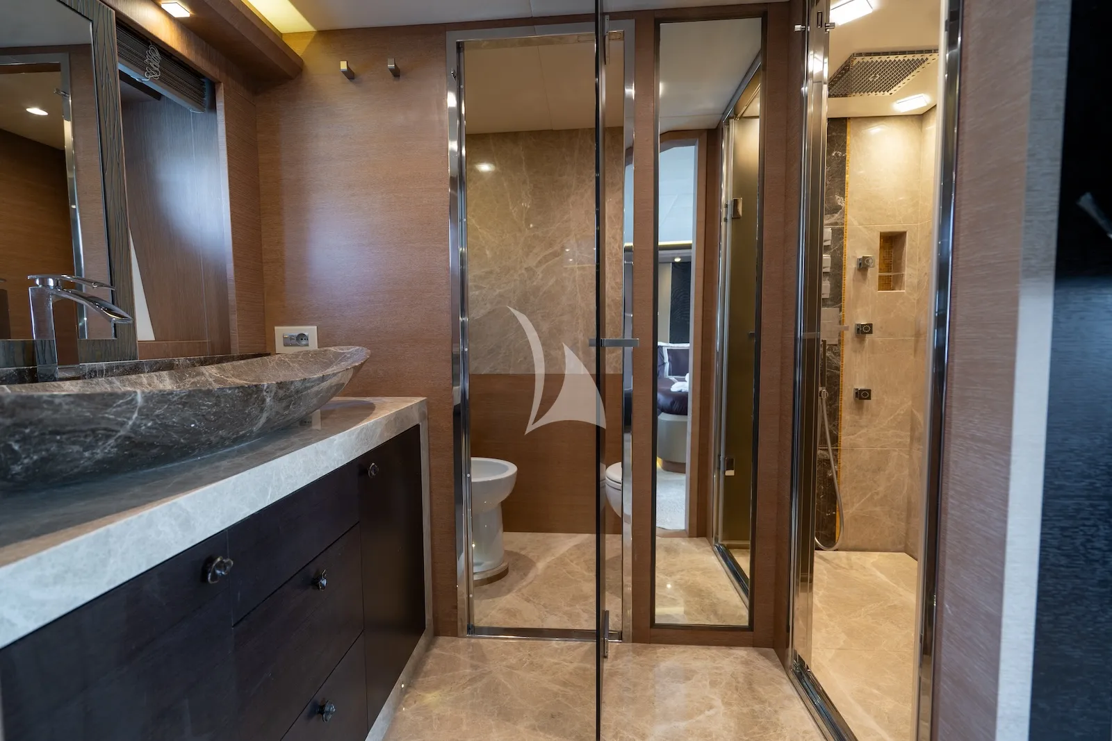 BELLA LUNA Monte Carlo 26m - master cabin bathroom