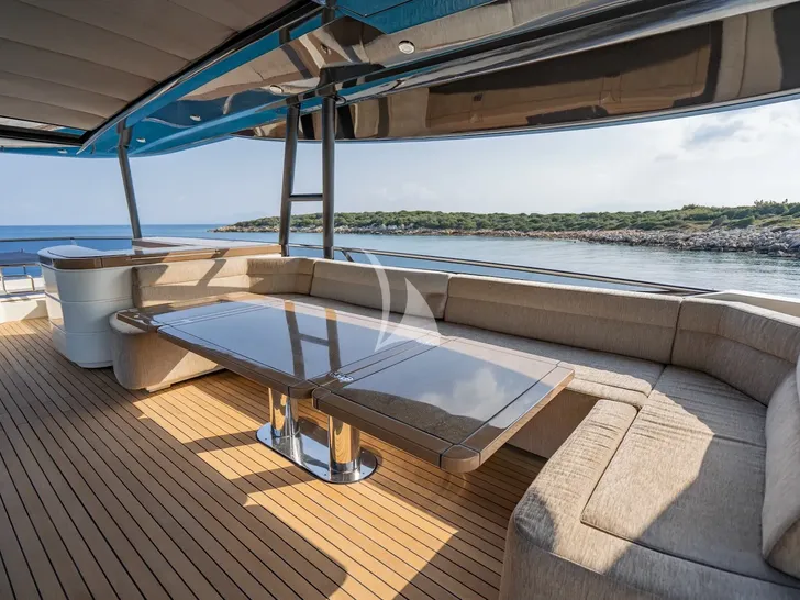 BELLA LUNA Monte Carlo 26m - sundeck dining BELLA LUNA Monte Carlo 26m - sundeck dining